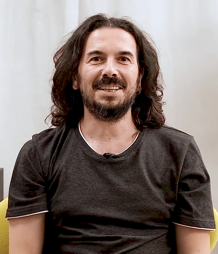 Hakan SEZGİN | Müzik Terapisti